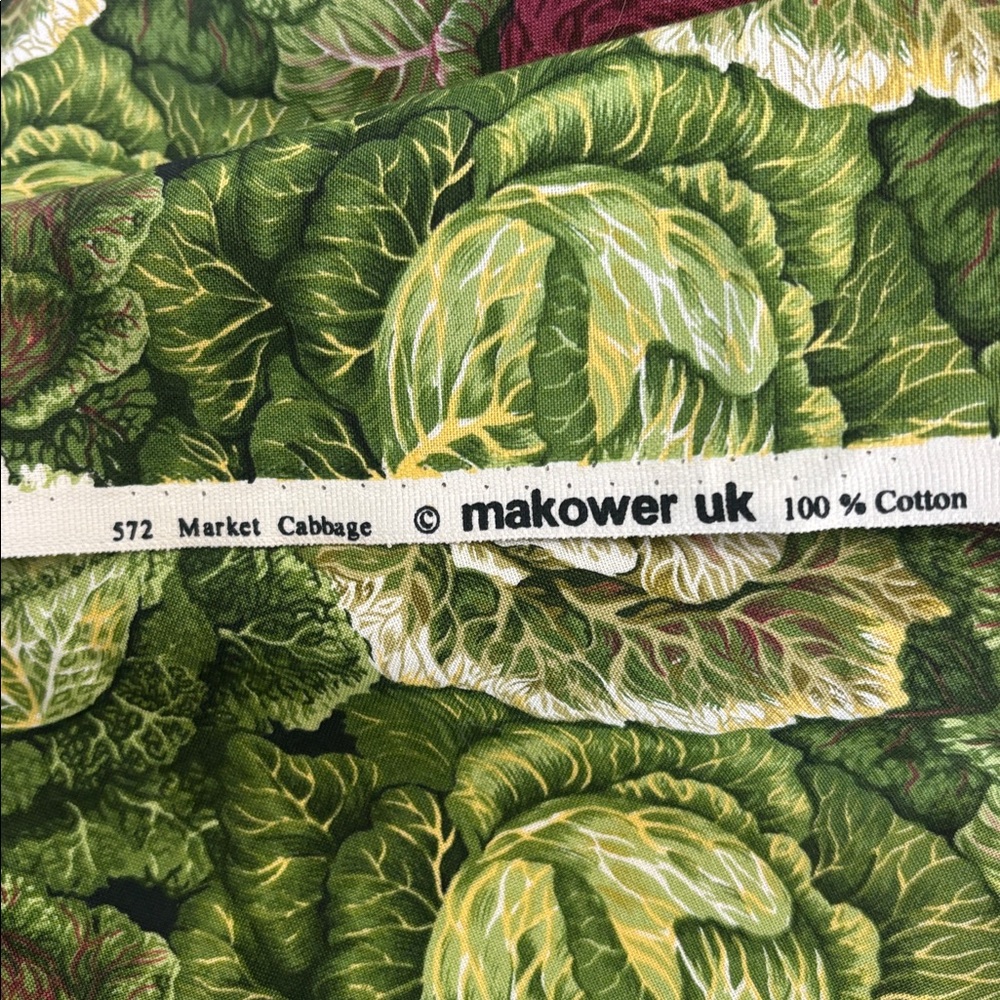 Cabbage print fabric by Makower UK - Picture 2 of 6